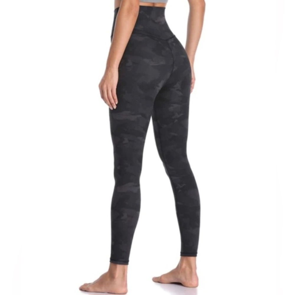 Stylish Black Camouflage Leggings - Picture 1 of 4